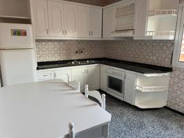 OPORTUNIDAD CHALET DIVIDIDO EN TRES VIVIENDAS RENTABLES photo 0