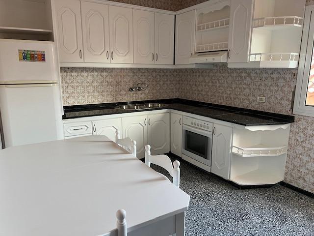 OPORTUNIDAD CHALET DIVIDIDO EN TRES VIVIENDAS RENTABLES photo 0