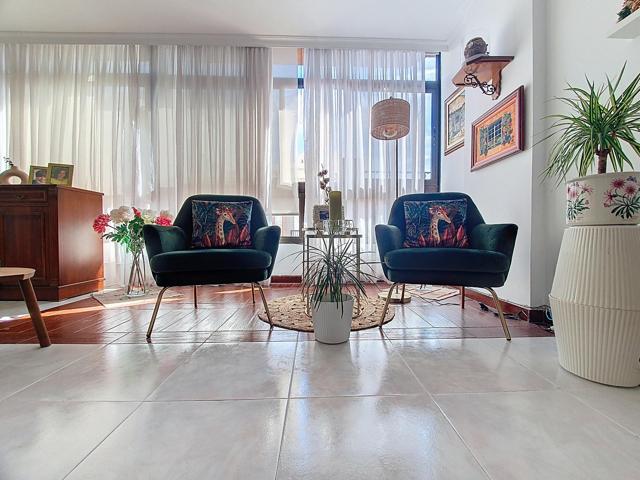 Piso luminoso y amplio en calle Albareda, una vivienda especial en la mejor zona photo 0