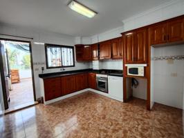 Amplia Casa en Sollana, Ideal para Familia o Inversión photo 0