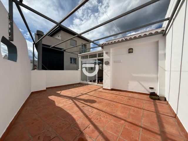 Espectacular casa en Gandía con tres plantas, terrazas y acabados de alta calidad photo 0