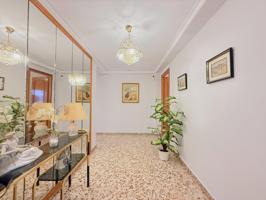 Piso amplio y muy luminoso en Gandía — 130 m², 4 dormitorios dobles, balcón, cocina con galería y 2 baños photo 0