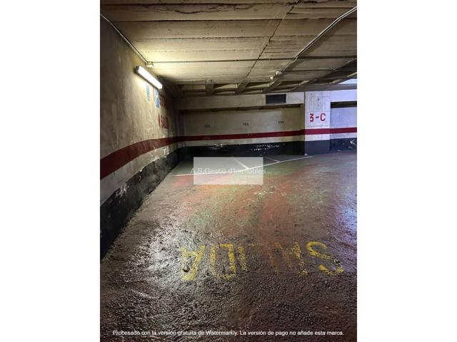 Plaza de parking en venta en calle Casp photo 0