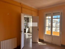 Piso en venta en Fort Pienc: luminoso, con balcón y orientación sur photo 0