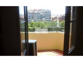 Piso en venta en Fort Pienc: luminoso, con balcón y orientación sur photo 0