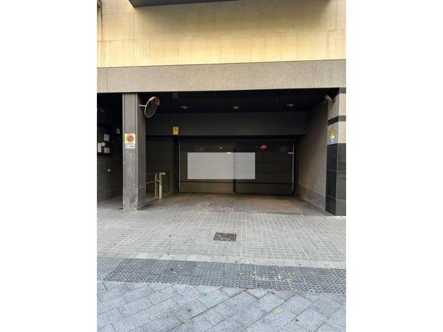 Aparcamiento en venta en Calle del Consell de Cent photo 0