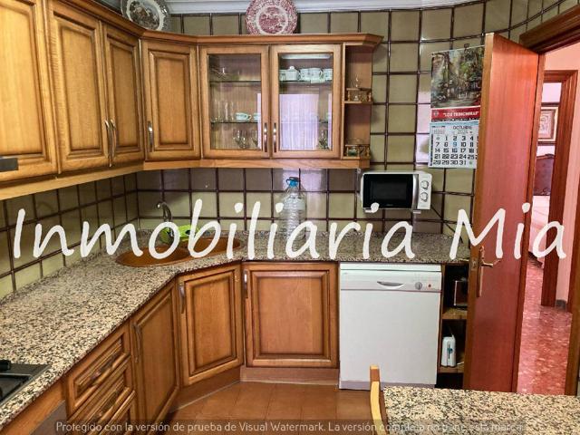 Piso 4 habitaciones, 2 baños, cocina, salón comedor luminoso en Lorca photo 0