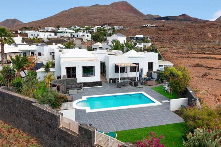 Casa en venta en Lanzarote con vistas al mar - REF 470 photo 0