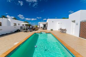 REFUGIO DE PAZ EN YAIZA, VILLA CON PISCINA Y JARDIN photo 0