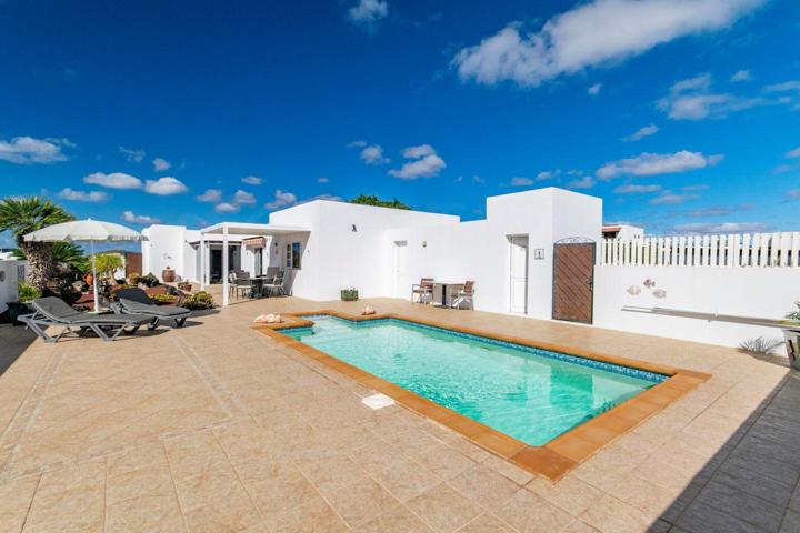 REFUGIO DE PAZ EN YAIZA, VILLA CON PISCINA Y JARDIN photo 0