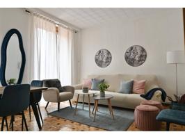 Encantador Apartamento de Tres Dormitorios en el Bohemio Barrio de Malasaña photo 0