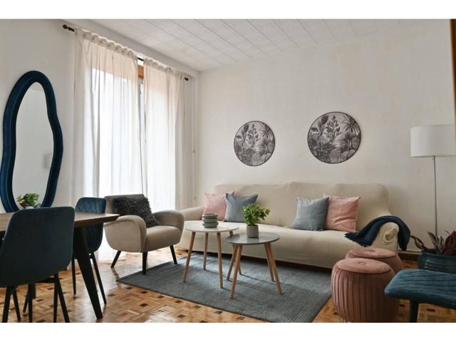 Encantador Apartamento de Tres Dormitorios en el Bohemio Barrio de Malasaña photo 0