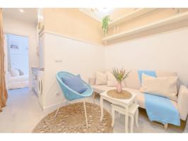 Atractivo apartamento de un dormitorio con patio interior junto al Intercambiador de Avenida América: Vive la Comodidad photo 0