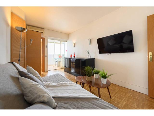 Piso de 2 Dormitorios con Vistas a la Ciudad – Confort y Estilo en Madrid photo 0