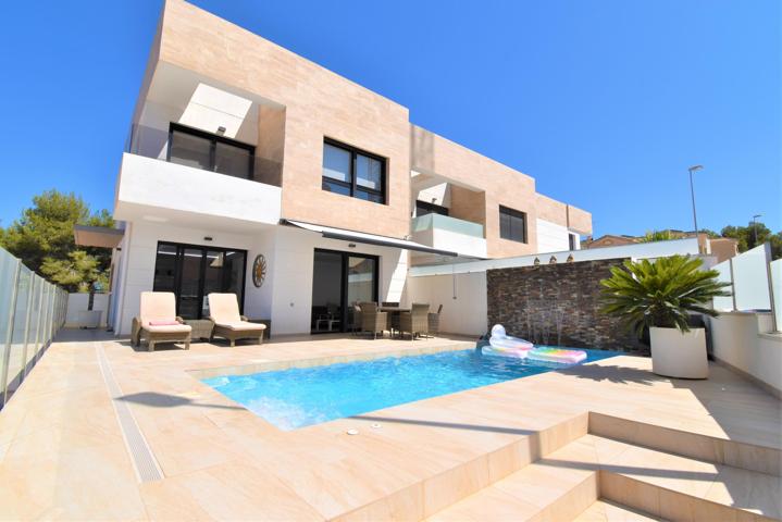 Unifamiliar En venta en Villamartín-Las Filipinas, Orihuela Costa photo 0