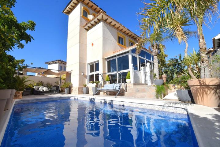 Unifamiliar En venta en Playa Flamenca, Orihuela Costa photo 0