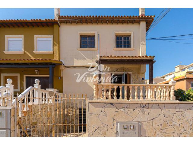 Chalet adosado en venta en Torrevieja photo 0