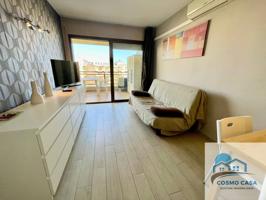 ¡Tu rincón de sol y mar te espera en La Pineda! Apartamento reformado a solo 200 metros de la playa ☀️ ¡y con piscina! photo 0