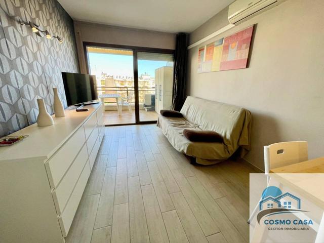 ¡Tu rincón de sol y mar te espera en La Pineda! Apartamento reformado a solo 200 metros de la playa ☀️ ¡y con piscina! photo 0