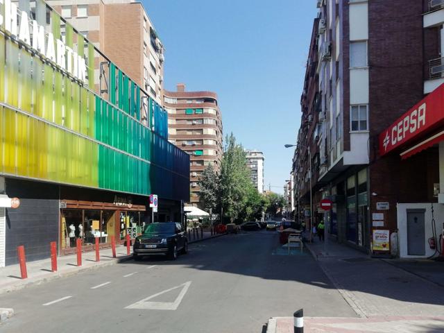 Local en Chamartín ideal para frutería o retail photo 0