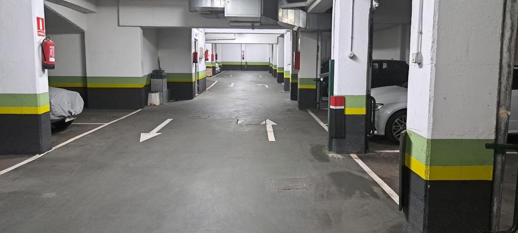 ¡Oportunidad única de adquirir plaza de garaje en el corazón de la Gran Vía de Hortaleza, Madrid! photo 0
