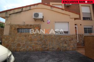 Fantástico Chalet en alquiler en Parque Vallejo Alovera photo 0