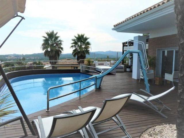 Villa En venta en Castell-Platja d'Aro photo 0