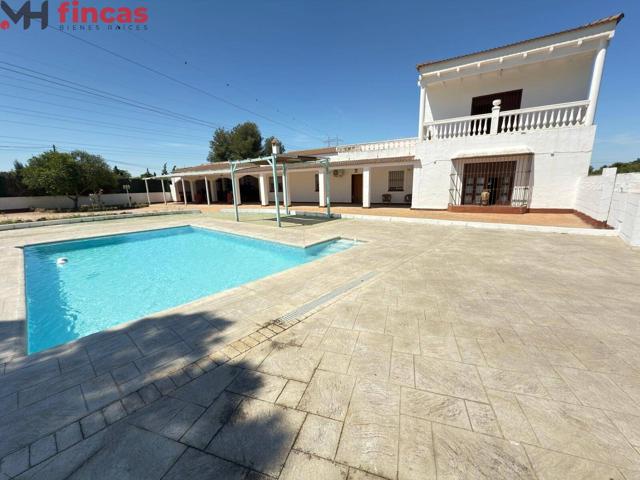 🏡 Finca Singular en 'Alcalá de Guadaira' con Piscina, Vivienda y Gran Salón de Celebraciones . photo 0