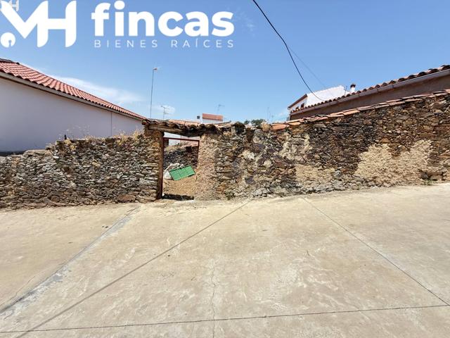 Casa de Piedra en Almonaster la Real: Rehabilitación o Nueva Construcción con Potencial Inversor photo 0