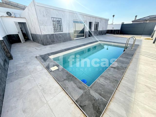 Lujo rústico en Dos Hermanas: parcela con piscina, nave y casa nueva por solo 199.900 € photo 0