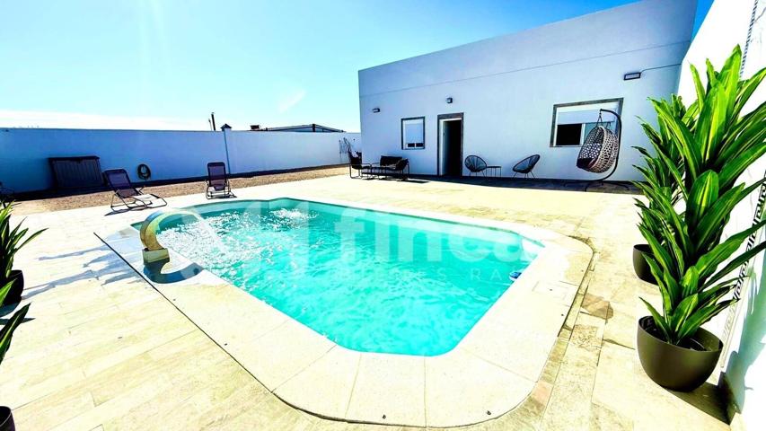 El lujo de la independencia: sol, piscina y conexión total photo 0