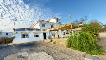 Oportunidad Única en la Sierra de Aracena: Restaurante Operativo + Vivienda + 9,28 Hectáreas con AFO y Licencia photo 0