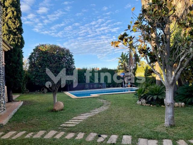 VILLA EXCLUSIVA EN MAIREENA DEL ALCOR — UNA PROPIEDAD QUE HABLA POR SÍ SOLA photo 0