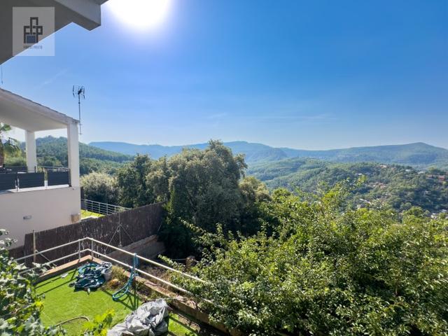 Casa En venta en Torrelles De Llobregat photo 0