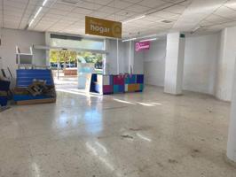 ¡Oportunidad, Amplio local en alquiler en zona comercial! con Salida de Humos photo 0