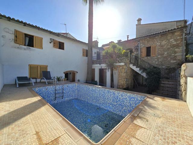 Casa rural con piscina y vistas impresionantes a la montaña photo 0