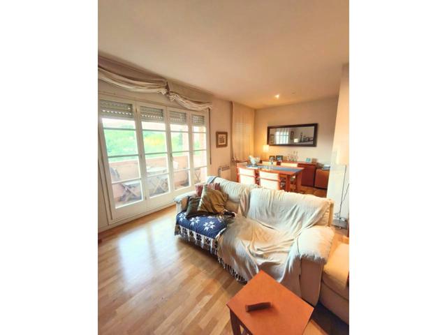 Luminoso piso de 3 habitaciones con terraza privada y vistas en Sant Just Desvern photo 0