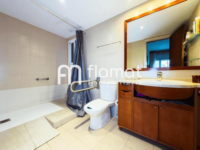 Piso en venta en calle Calvet en Barcelona photo 0