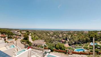 Casa - Chalet en venta en Cunit de 210 m2 photo 0