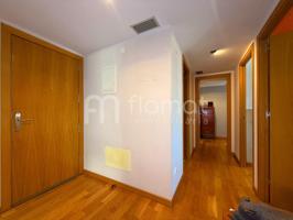Piso en venta en Plaça del Vaixell Maria Assumpta en Badalona photo 0