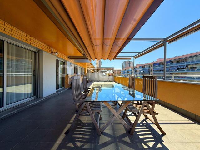 Piso en venta en Plaça del Vaixell Maria Assumpta en Badalona photo 0