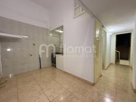 Piso a la venta en calle Monistrol en Barcelona photo 0