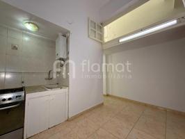 Piso a la venta en calle Monistrol en Barcelona photo 0