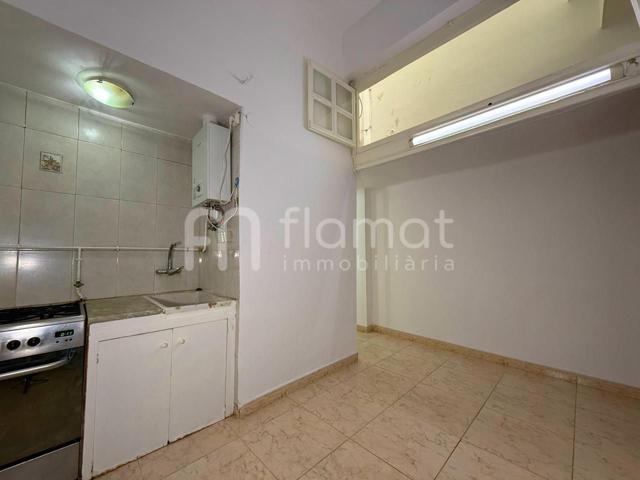 Piso a la venta en calle Monistrol en Barcelona photo 0
