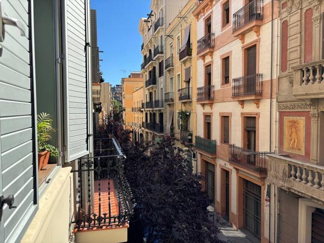 Dúplex en venta en Barcelona de 65 m2 photo 0