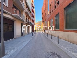 Plaza de parking a la venta en calle Hipòlit Lázaro en Barcelona photo 0