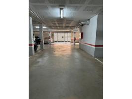 ¡Estupenda oportunidad en venta de plaza de parking en Pineda de Mar, Centre! photo 0