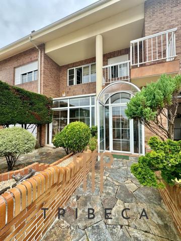Chalet adosado en venta en Urb La Roca photo 0