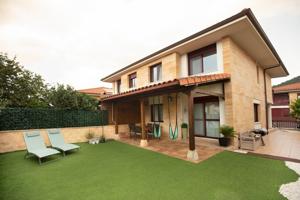 Chalet pareado con jardín a 10 min de Santander – ¡Impecable! photo 0
