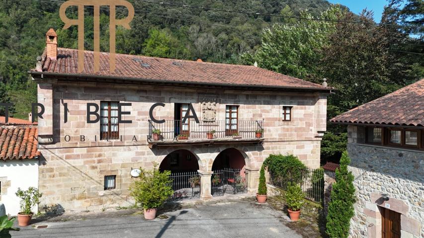 Casona histórica del siglo XVII en Treceño – El encanto de un palacio montañés photo 0